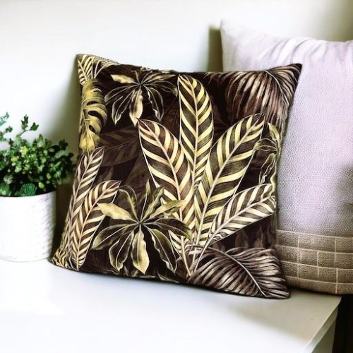 Welurowa poszewka z motywem tropikalnych liści w odcieniach brązu