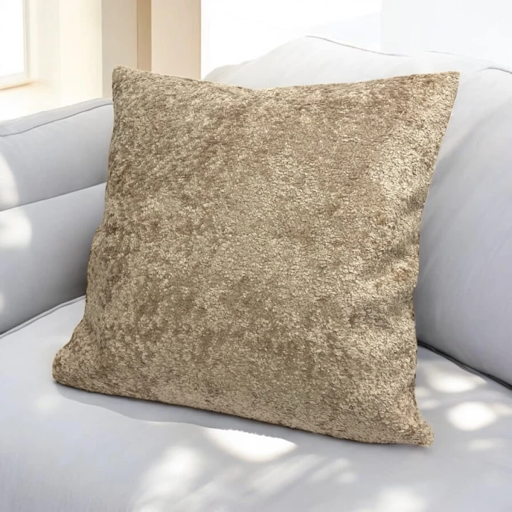 beżowa poszewka z krótkim włosiem