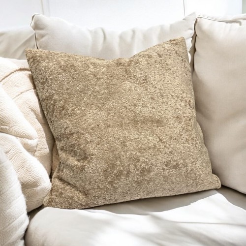 beżowa poszewka z krótkim włosiem