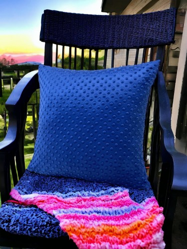 kobaltowa poszewka minky