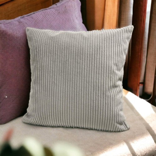 Jasnoszara poszewka w prążki