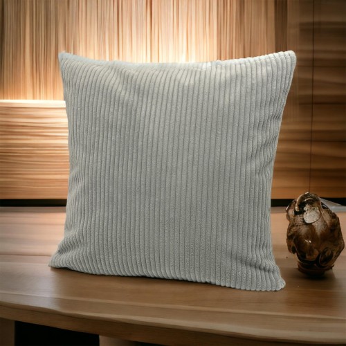 Szara poszewka w prążki