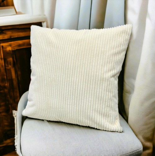 Kremowa poszewka  w prążki