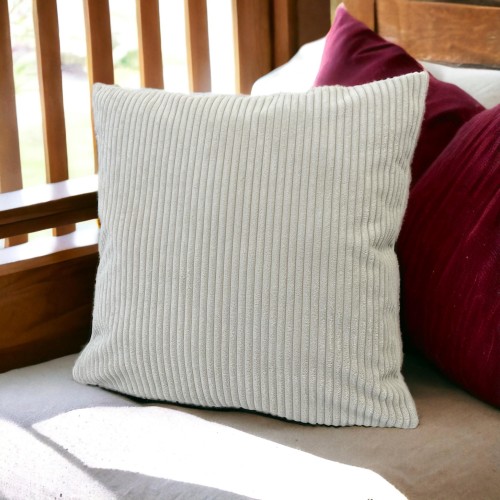 Beżowa poszewka w prążki