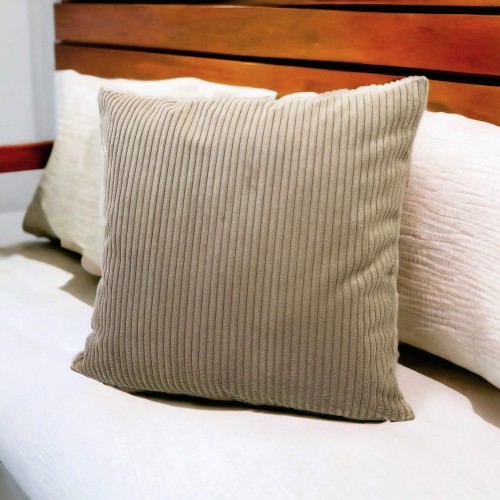 Jasnobrązowa poszewka w prążki