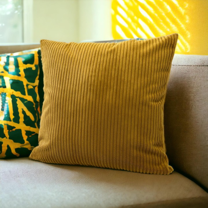 Musztardowa poszewka dekoracyjna w prążki
